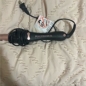 The Beachwaver Co. B1 Curling Iron - Black and Pink